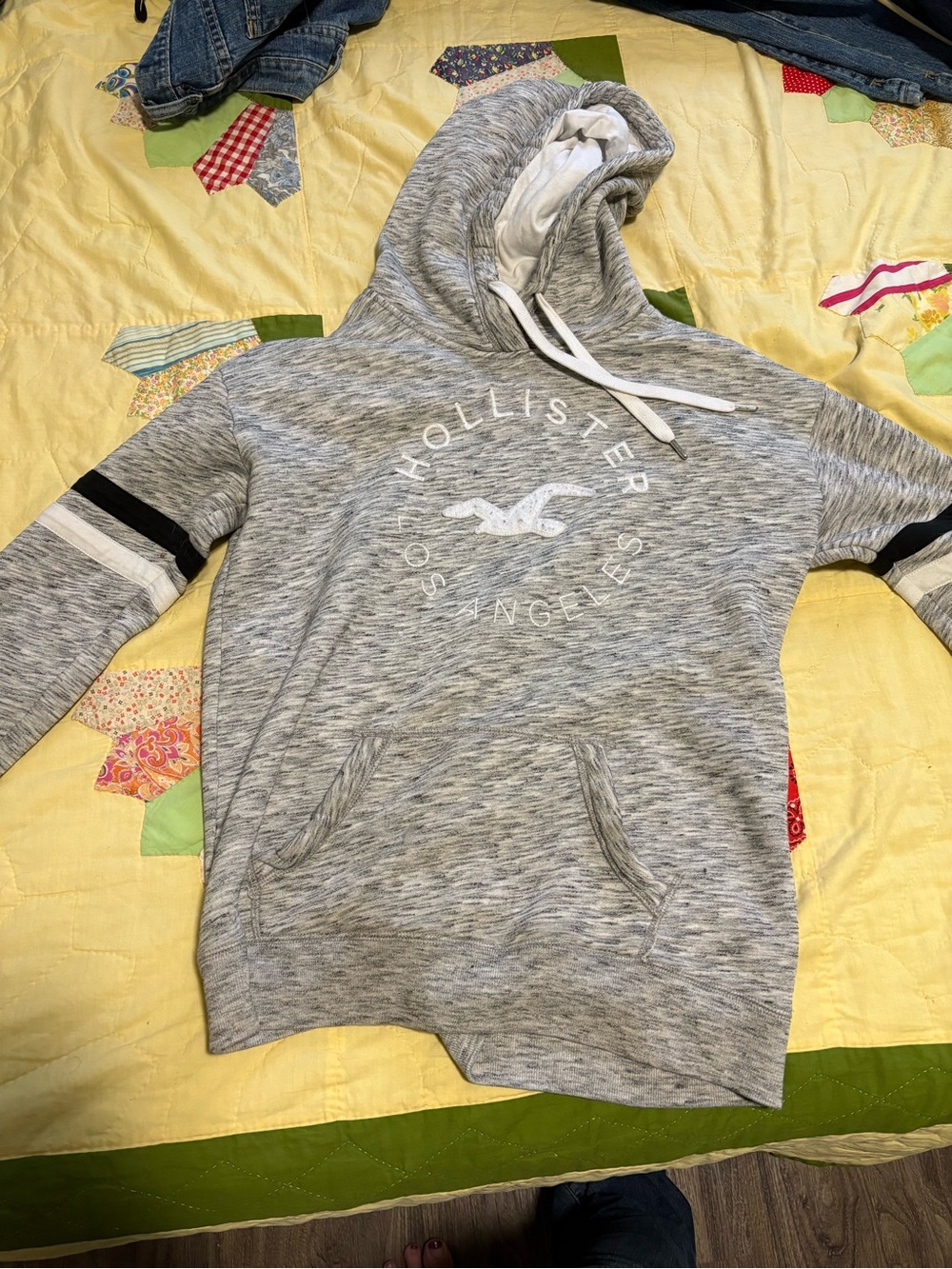 Hollister Marled Light Gray Pullover Hoodie with Center Logo